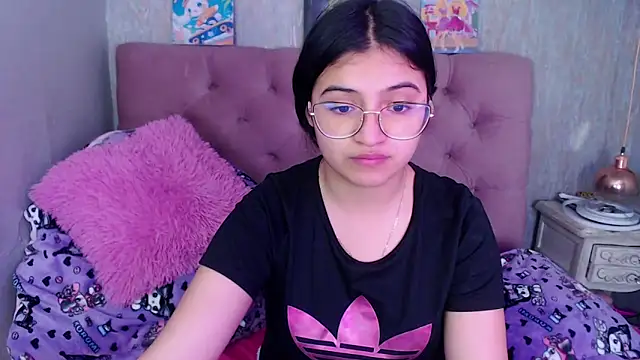 Snapshot of laurenelove chatting on 10/05/25, 03:27 laurenelove online show from 10/05/25, 03:27