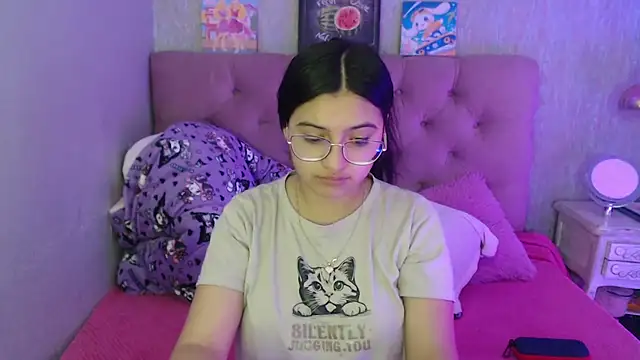 Snapshot of laurenelove chatting on 10/15/25, 03:06 laurenelove online show from 10/15/25, 03:06