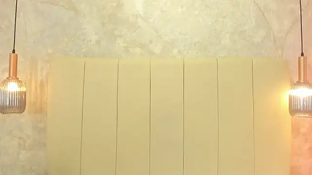 nayiraa  online show from 10/20/25, 11:43