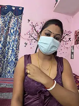 Snapshot of Lovlycouple1 chatting on 02/02/26, 05:44 Lovlycouple1 online show from 02/02/26, 05:44