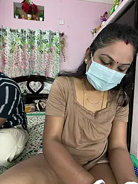 Snapshot of Lovlycouple1 chatting on 02/05/26, 03:33 Lovlycouple1 online show from 02/05/26, 03:33