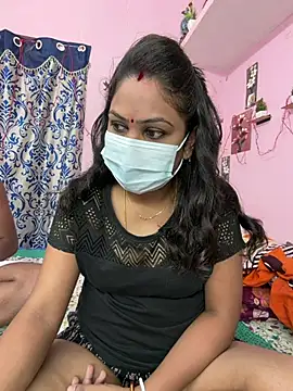 Snapshot of Lovlycouple1 chatting on 02/06/26, 03:22 Lovlycouple1 online show from 02/06/26, 03:22