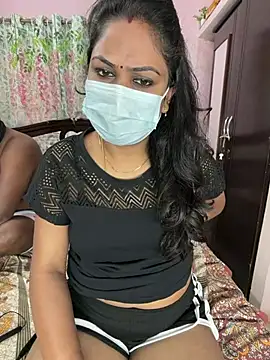 Snapshot of Lovlycouple1 chatting on 02/18/26, 03:13 Lovlycouple1 online show from 02/18/26, 03:13