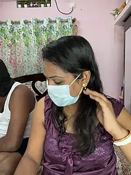 Snapshot of Lovlycouple1 chatting on 03/25/26, 10:43 Lovlycouple1 online show from 03/25/26, 10:43