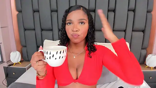 LisaMendez online show from 10/31/25, 04:02