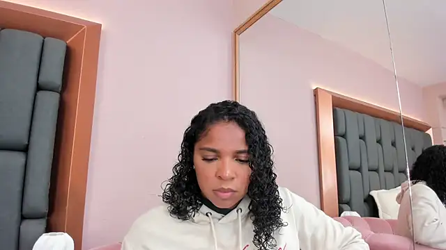 LisaMendez online show from 11/15/25, 03:37