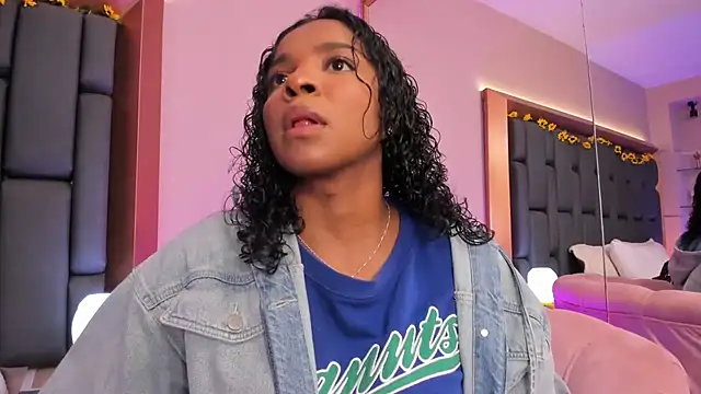 LisaMendez online show from 12/16/25, 03:55