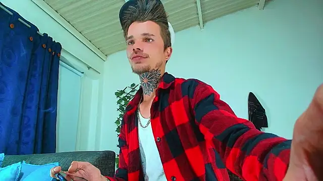 Snapshot of Gold_Loyal77 chatting on 09/18/25, 04:58 Gold Loyal77 online show from 09/18/25, 04:58