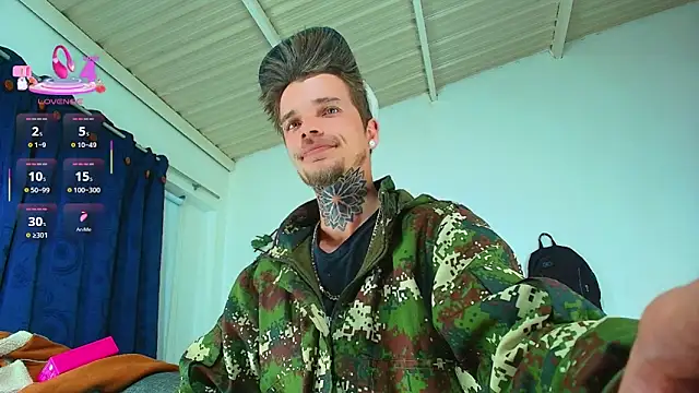 Snapshot of Gold_Loyal77 chatting on 09/25/25, 08:29 Gold Loyal77 online show from 09/25/25, 08:29