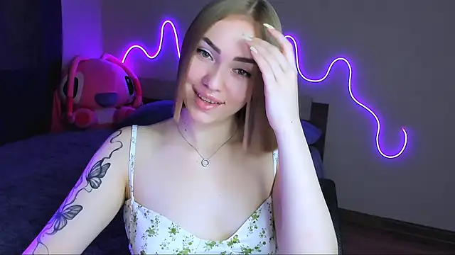 LaraKrein lk online show from 10/14/25, 10:49