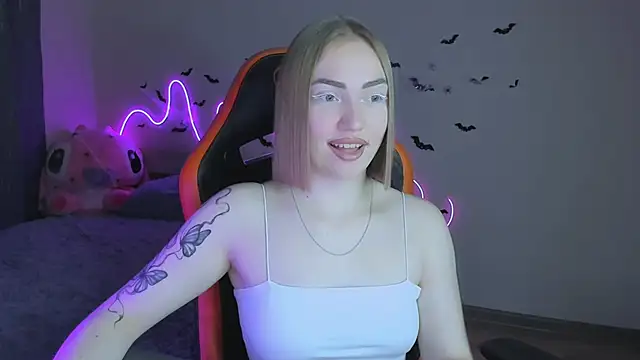 LaraKrein lk online show from 10/28/25, 06:54