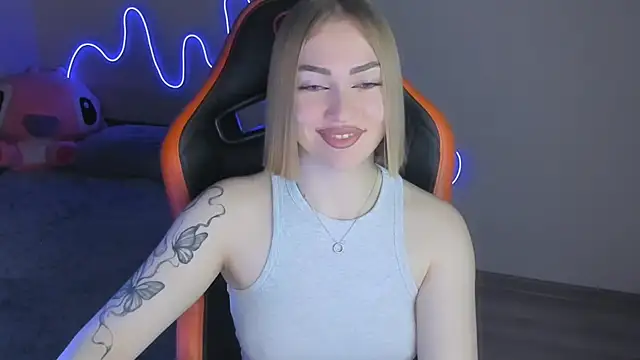 LaraKrein lk online show from 11/28/25, 02:31