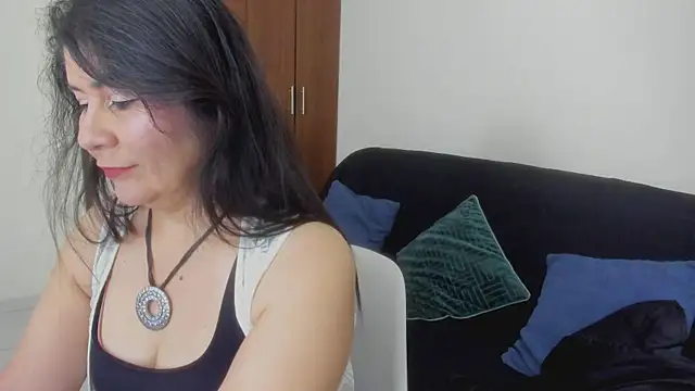 kiraGeiner online show from 06/18/26, 01:06