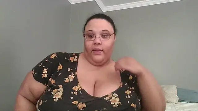 Snapshot of SexyBBW10790 chatting on 04/05/26, 02:47 SexyBBW10790 online show from 04/05/26, 02:47