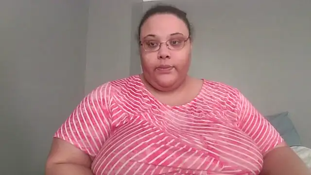 Snapshot of SexyBBW10790 chatting on 04/12/26, 02:11 SexyBBW10790 online show from 04/12/26, 02:11