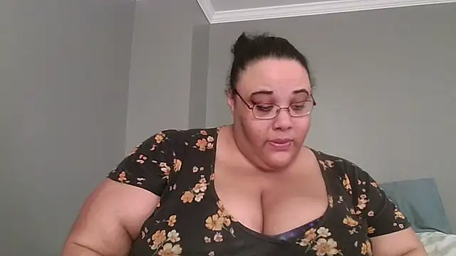 Snapshot of SexyBBW10790 chatting on 04/18/26, 02:21 SexyBBW10790 online show from 04/18/26, 02:21