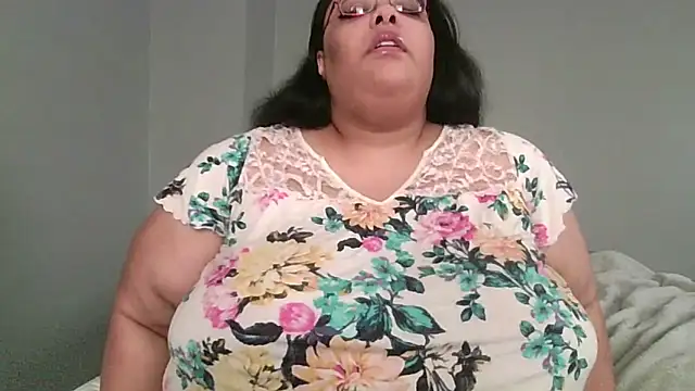 Snapshot of SexyBBW10790 chatting on 04/21/26, 02:56 SexyBBW10790 online show from 04/21/26, 02:56