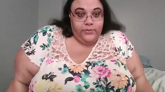 Snapshot of SexyBBW10790 chatting on 04/24/26, 02:08 SexyBBW10790 online show from 04/24/26, 02:08