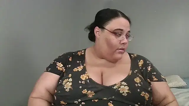 Snapshot of SexyBBW10790 chatting on 04/29/26, 05:30 SexyBBW10790 online show from 04/29/26, 05:30