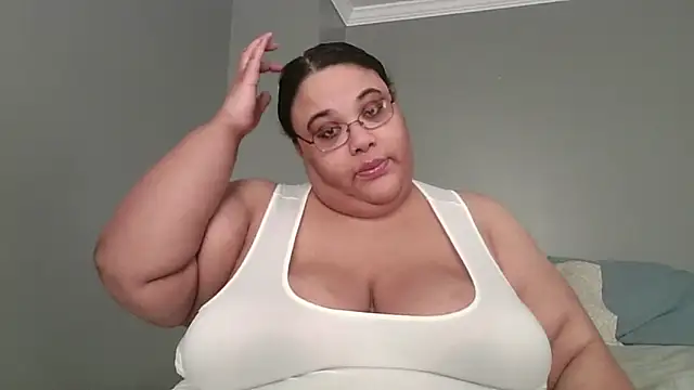 Snapshot of SexyBBW10790 chatting on 05/16/26, 02:05 SexyBBW10790 online show from 05/16/26, 02:05