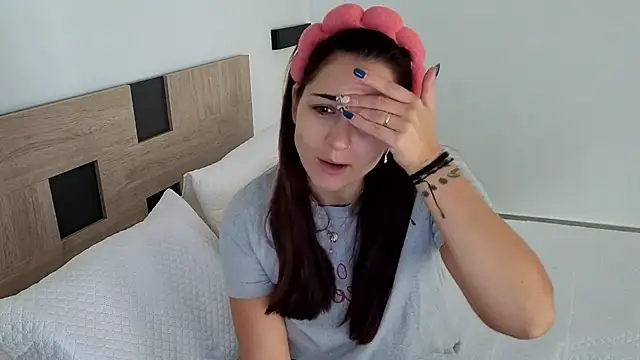 Snapshot of morninglorytv chatting on 10/31/25, 09:54 morninglorytv online show from 10/31/25, 09:54