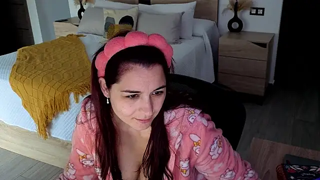 Snapshot of morninglorytv chatting on 03/03/26, 07:03 morninglorytv online show from 03/03/26, 07:03