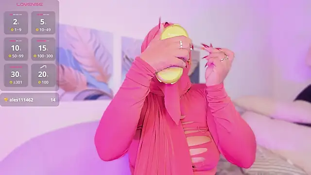 Snapshot of yasmin_elite chatting on 02/13/26, 10:44 yasmin elite online show from 02/13/26, 10:44