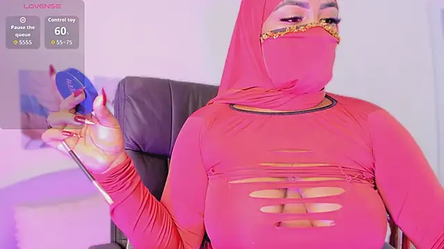 Snapshot of yasmin_elite chatting on 02/15/26, 11:19 yasmin elite online show from 02/15/26, 11:19