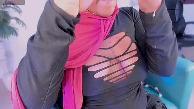 Snapshot of yasmin_elite chatting on 02/25/26, 10:03 yasmin elite online show from 02/25/26, 10:03