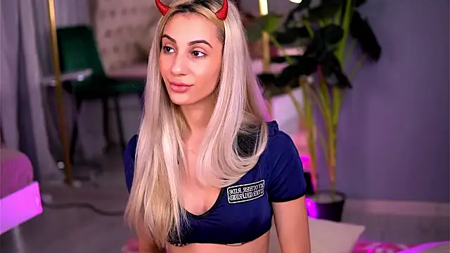 Snapshot of AwaLynch chatting on 02/02/26, 03:38 AwaLynch online show from 02/02/26, 03:38