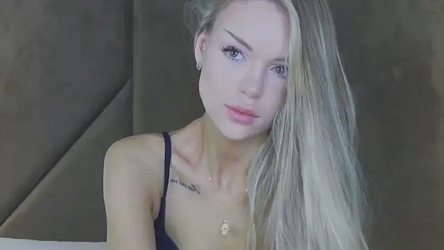 MarilynNova online show from 05/17/26, 04:32