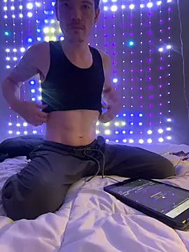 Snapshot of SalemStratton chatting on 11/01/25, 08:44 SalemStratton online show from 11/01/25, 08:44