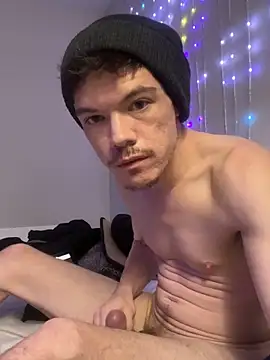 Snapshot of SalemStratton chatting on 11/08/25, 04:51 SalemStratton online show from 11/08/25, 04:51