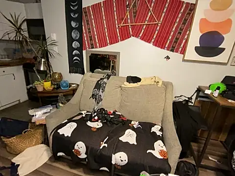 Snapshot of SalemStratton chatting on 12/17/25, 12:05 SalemStratton online show from 12/17/25, 12:05