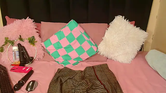 AmazingDarkDoll online show from 10/15/25, 05:13