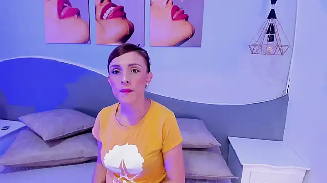 Snapshot of Nicol_89_ chatting on 02/21/26, 11:44 Nicol 89 online show from 02/21/26, 11:44