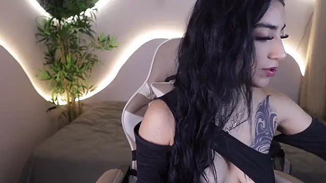 Emma and Issac online show from 11/26/25, 06:14