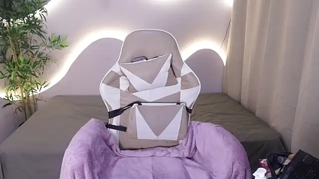 Emma and Issac online show from 11/27/25, 04:14