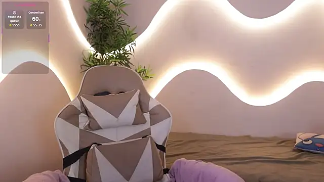 Emma and Issac online show from 12/15/25, 05:12