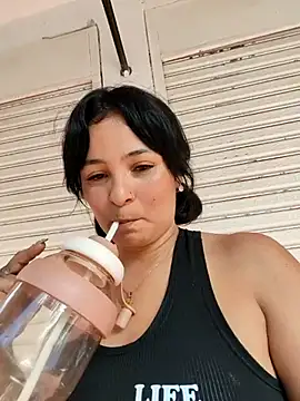 Lily-o online show from 11/26/25, 02:07