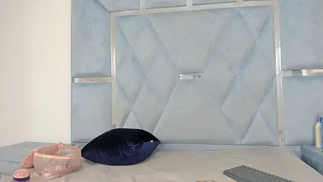 Snapshot of daizasm chatting on 12/17/25, 12:44 daizasm online show from 12/17/25, 12:44