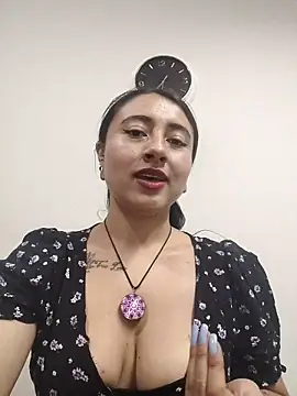 Snapshot of AMATISTA__16 chatting on 09/27/25, 12:32 AMATISTA 16 online show from 09/27/25, 12:32