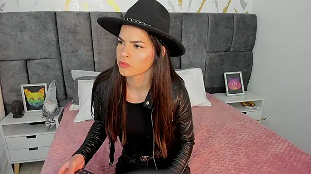 Astrid Velle online show from 11/22/25, 03:38