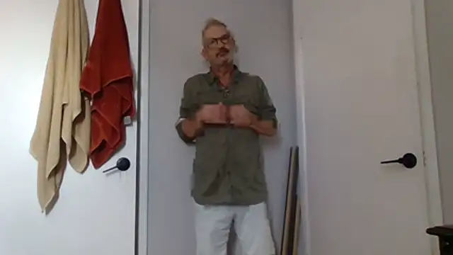 FoxnMouse online show from 10/21/25, 02:29