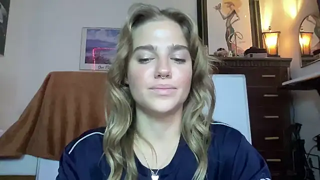 Snapshot of sweetceeme chatting on 10/17/25, 04:15 sweetceeme online show from 10/17/25, 04:15