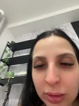 yumi-hot online show from 06/10/26, 04:28