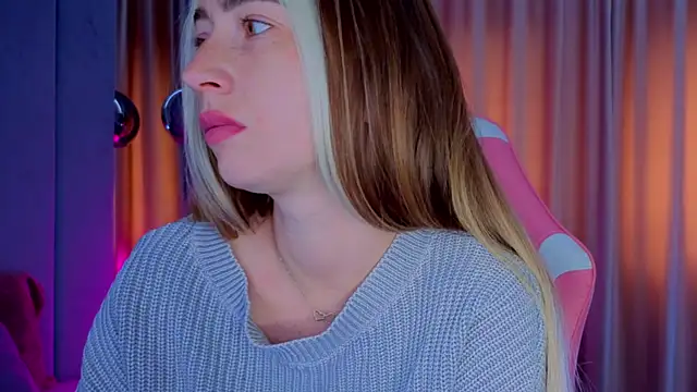 Reina Cummings online show from 10/28/25, 06:39