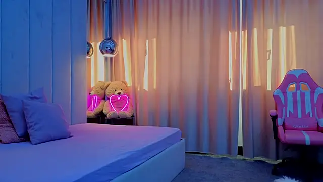 Reina Cummings online show from 10/30/25, 07:10