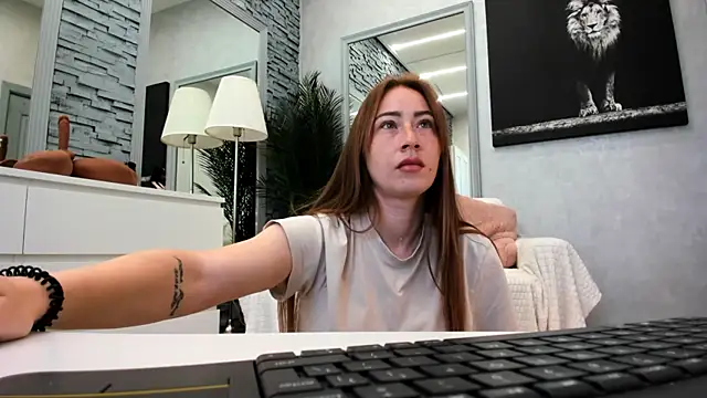 Reina Cummings online show from 06/21/26, 06:38