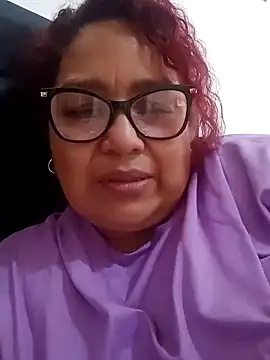 Snapshot of ladytropical1 chatting on 09/22/25, 12:40 ladytropical1 online show from 09/22/25, 12:40